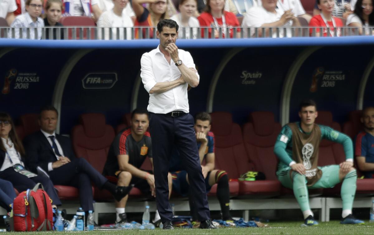 ARCHIVO - El técnico de España Fernando Hierro durante el partido contra Rusia en los octavos de final 