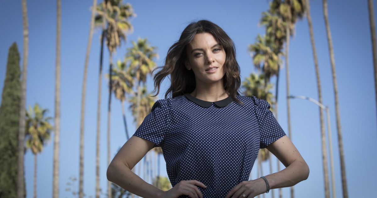 Frankie Shaw Adds Directing To Her Plate On Smilf Los Angeles Times
