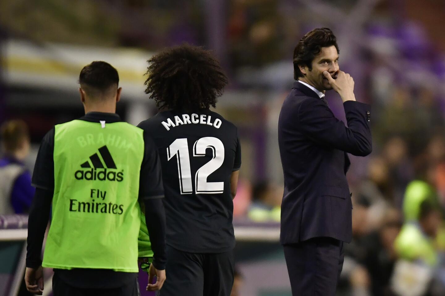 Real Madrid's head manager Santiago Solari gives instructions to Marcelo Vieira during the Spanish La Liga soccer match between Real Madrid and Valladoid FC at Jose Zorrila New stadium in Valladolid, northern Spain, Sunday, March 10, 2019.