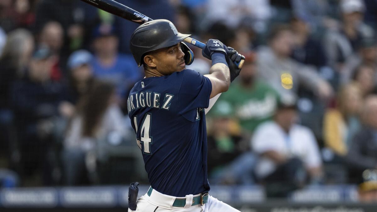 Rodríguez's 1st long ball at home leads M's past A's 7-6