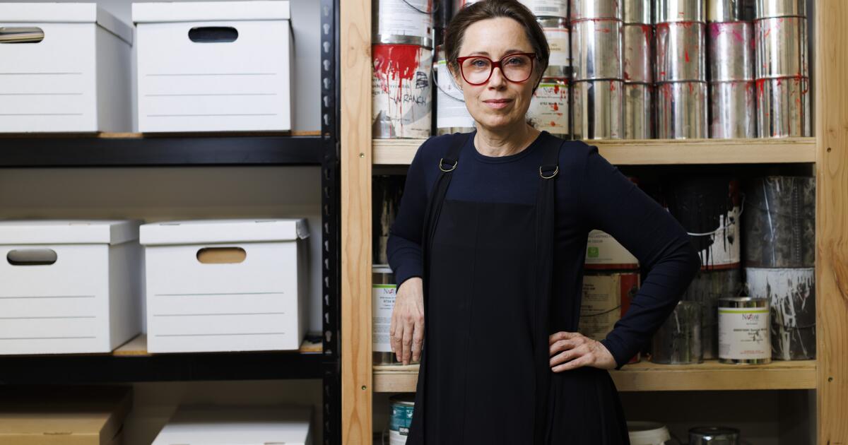 Kathryn Andrews verloor twee huizen door branden in LA en haalde vervolgens $ 1,74 miljoen op voor artiesten