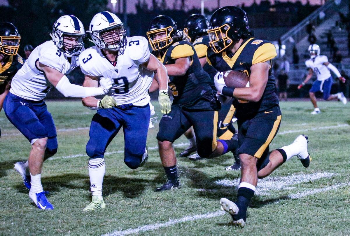 Roman Sanchez of San Pedro running against Venice.