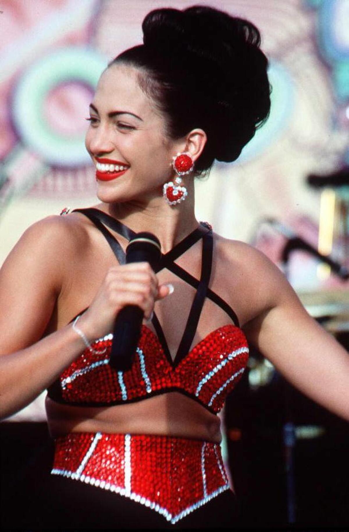 Actress Jennifer Lopez, who plays Selena in the movie "Selena," performs in one of the scenes from the movie.