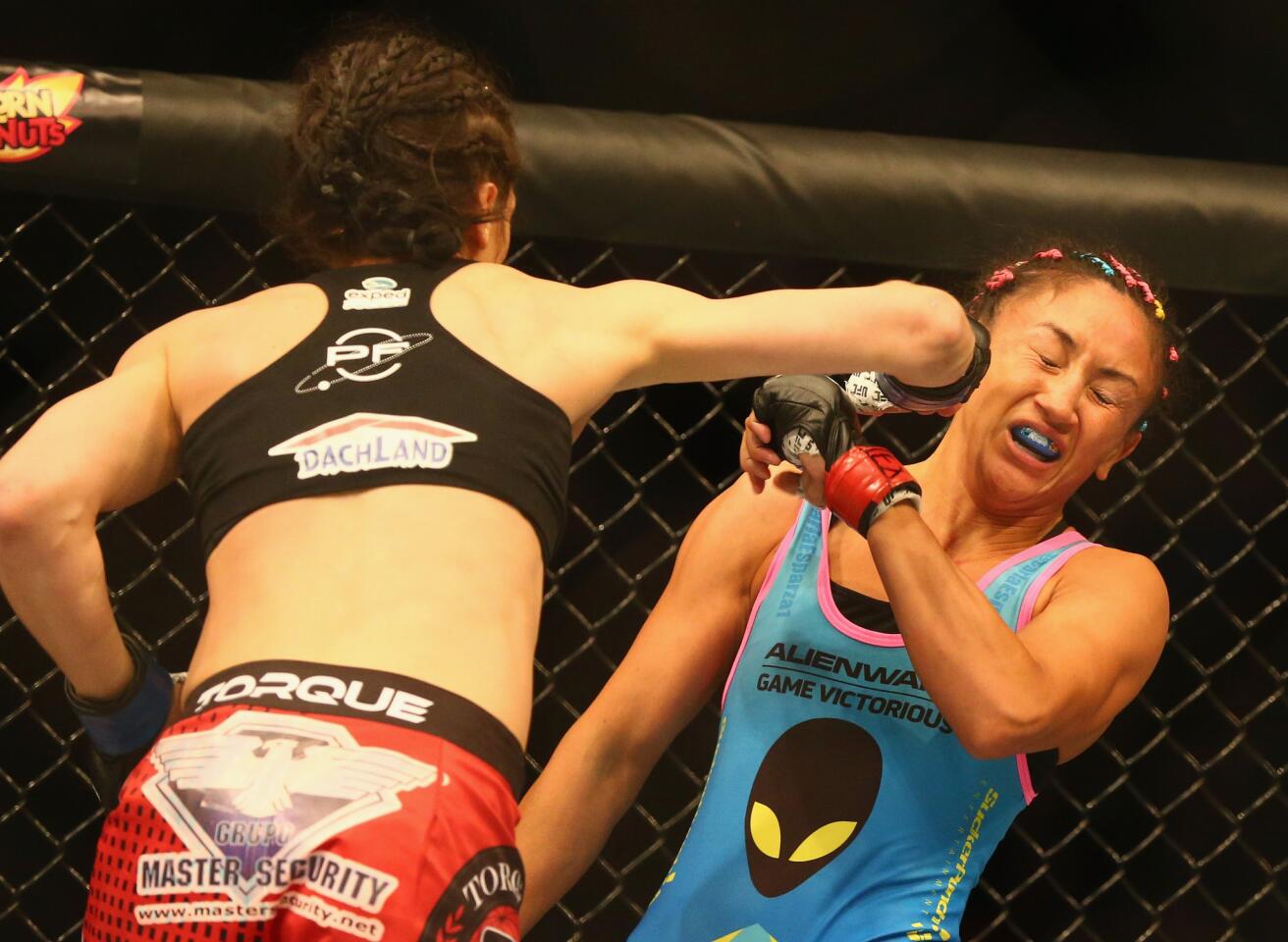 Joanna Jedrzejczyk, Carla Esparza