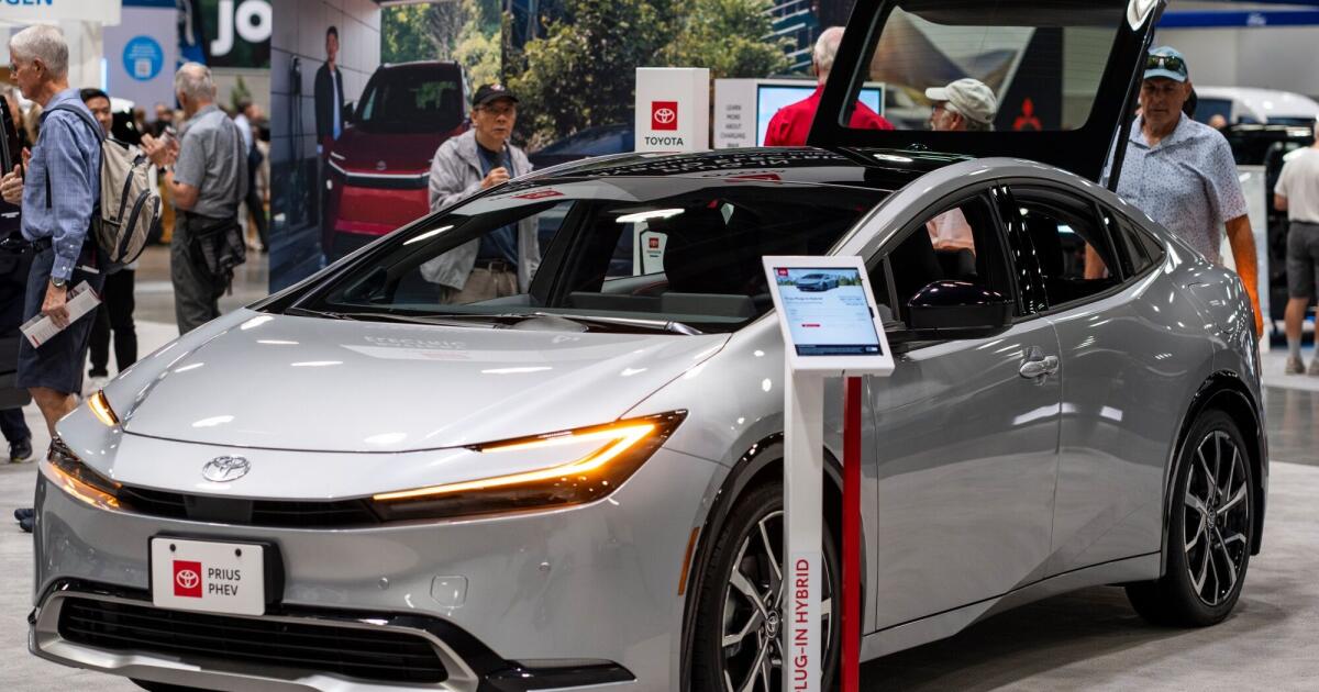 Detroit's Ev Bet Backfires As Hybrid Boom Leaves Big Three Behind