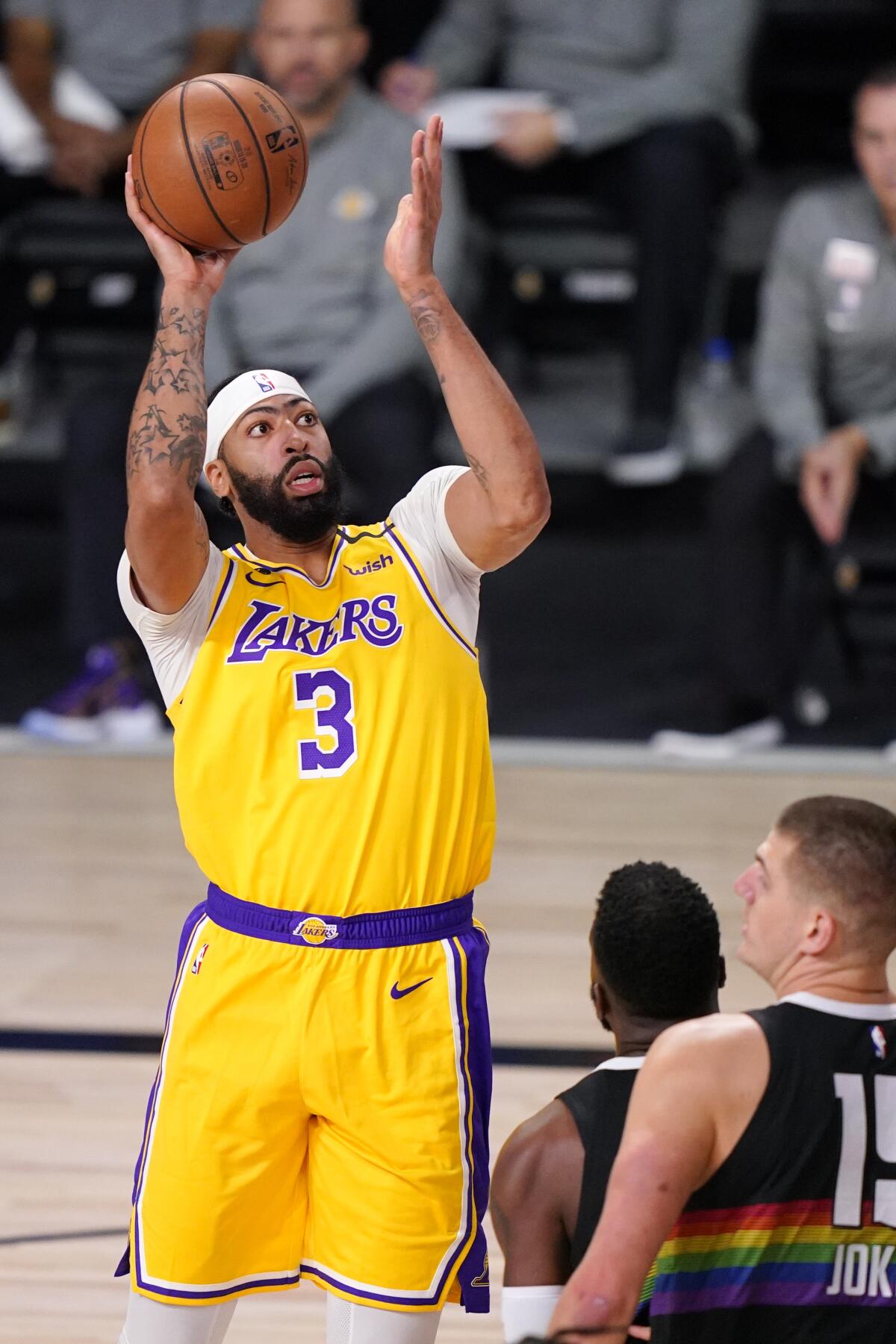 Anthony Davis has 14 of the Lakers' 29 points through the opening 9 minutes of Game 4.