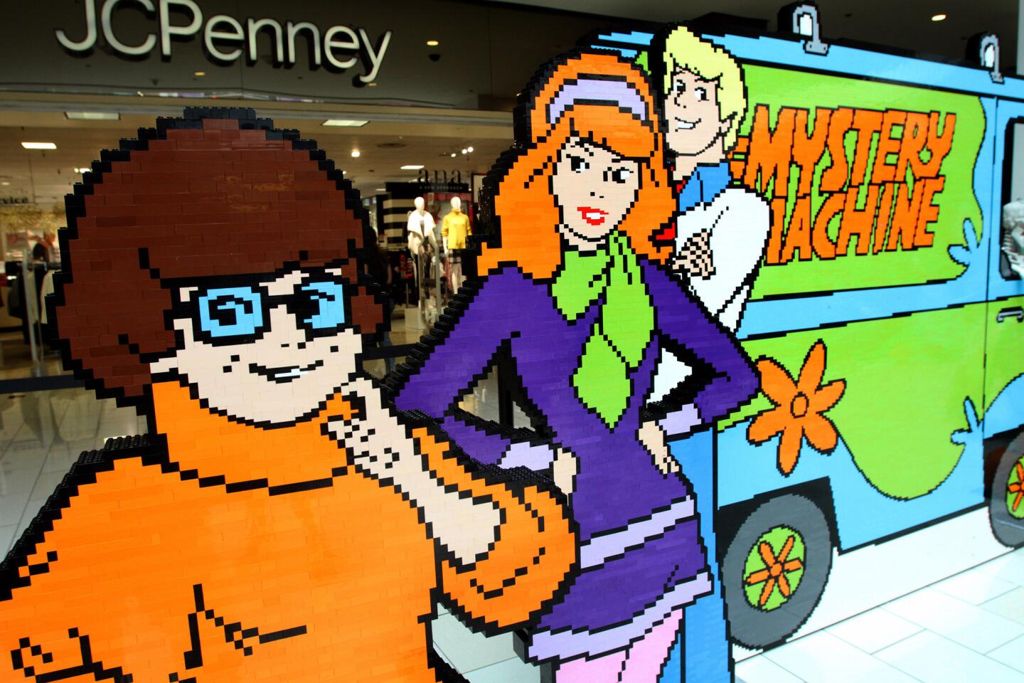Photo Gallery: Scooby-Doo LEGOS characters at Glendale Galleria
