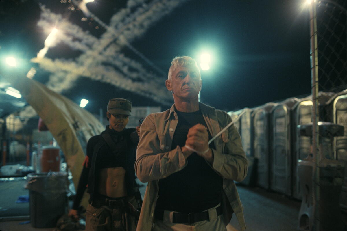 Sean Penn wins supporting actor Oscar for 'One Battle After Another' - Los Angeles Times