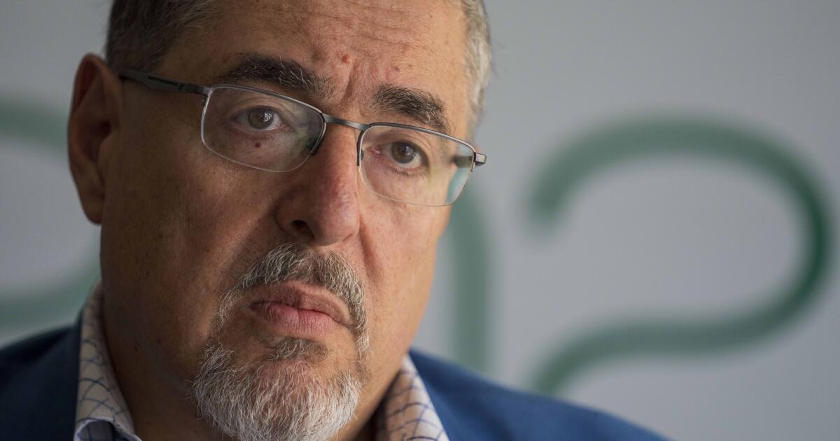 Magistrados electorales guatemaltecos abandonan el país horas después de perder la inmunidad judicial Magistrados electorales guatemaltecos abandonan el país horas después de perder la inmunidad judicial