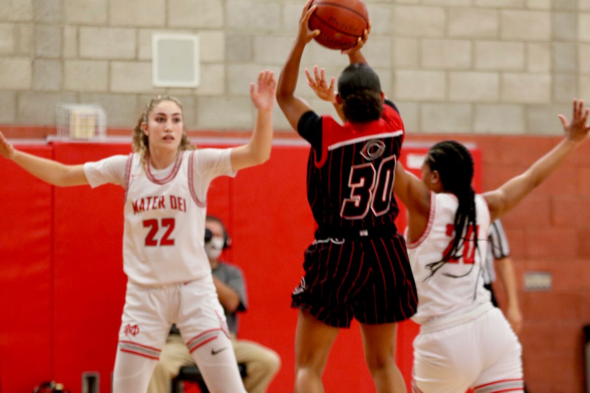 Centennial's Jayda Curry shoots a three-pointer over Mater Dei’s Brooke Demetre (left) and Ayana Johnson.