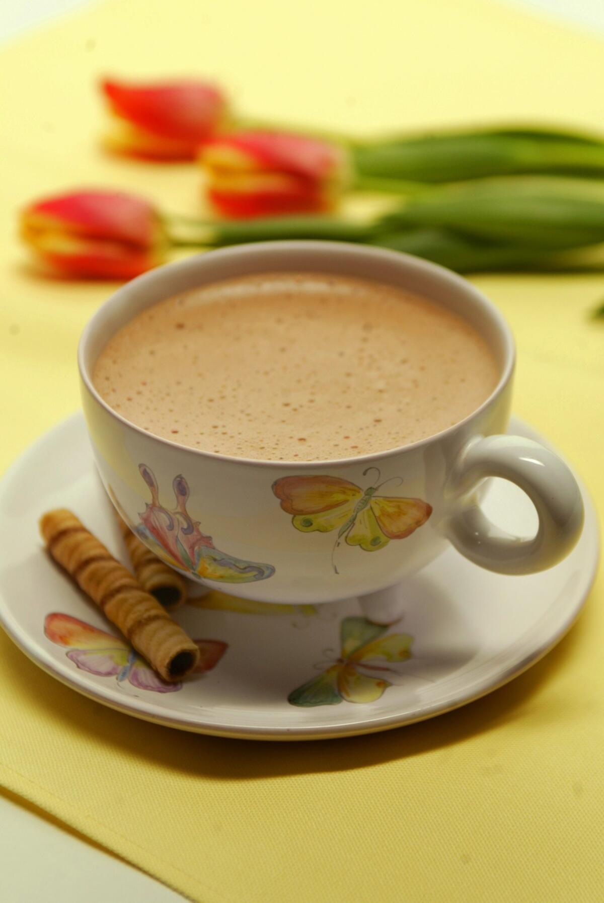 A new study found that drinking hot cocoa may improve brain function.