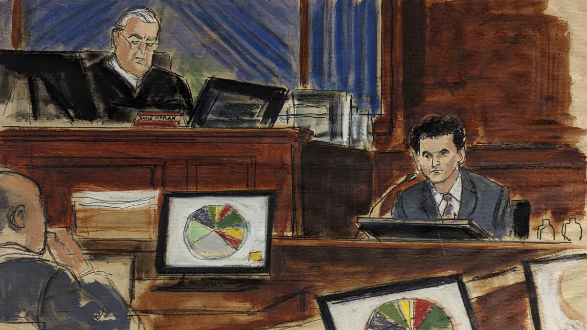 En este dibujo del tribunal, el fundador de FTX, Sam Bankman-Fried, derecha, da su testimonio 