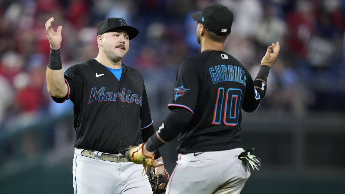 Stallings, Sánchez homer in Marlins' 3-2 victory over Phillies