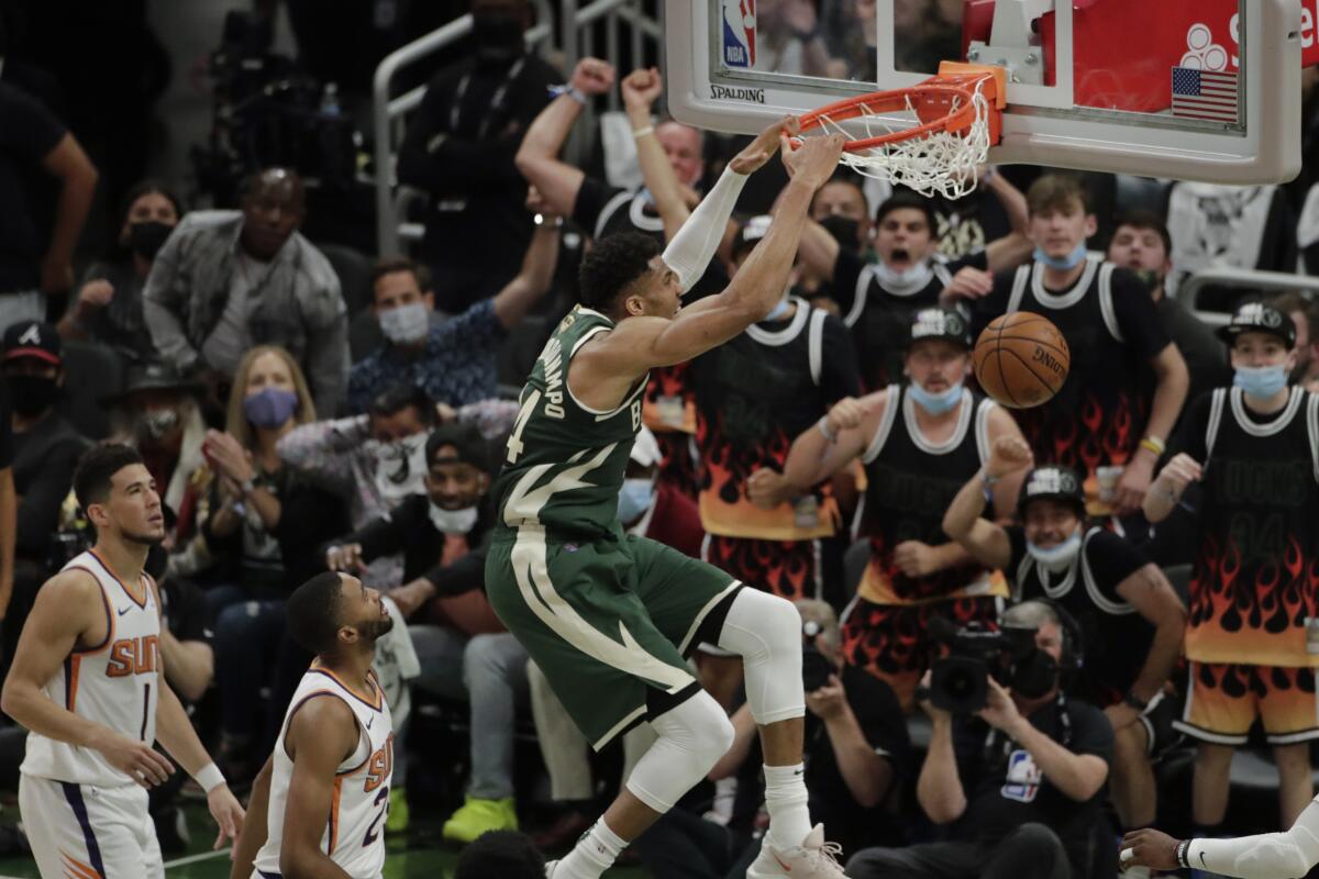 Giannis Antetokounmpo dunks during the first half.