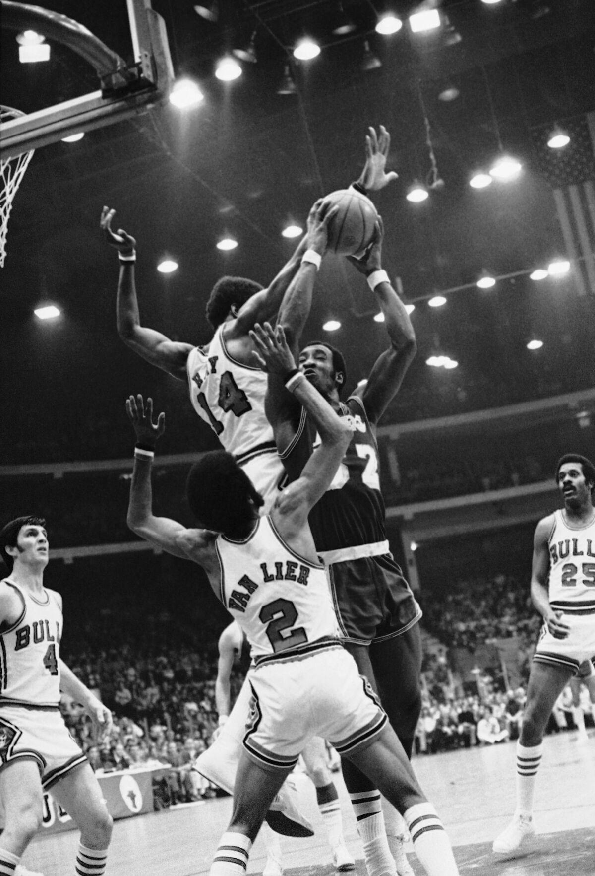 Lakers forward Happy Hairston gets tangled with Bulls center Clifford Ray (14) and guard Norm Van Lier.