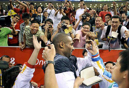 Kobe Bryant and fans