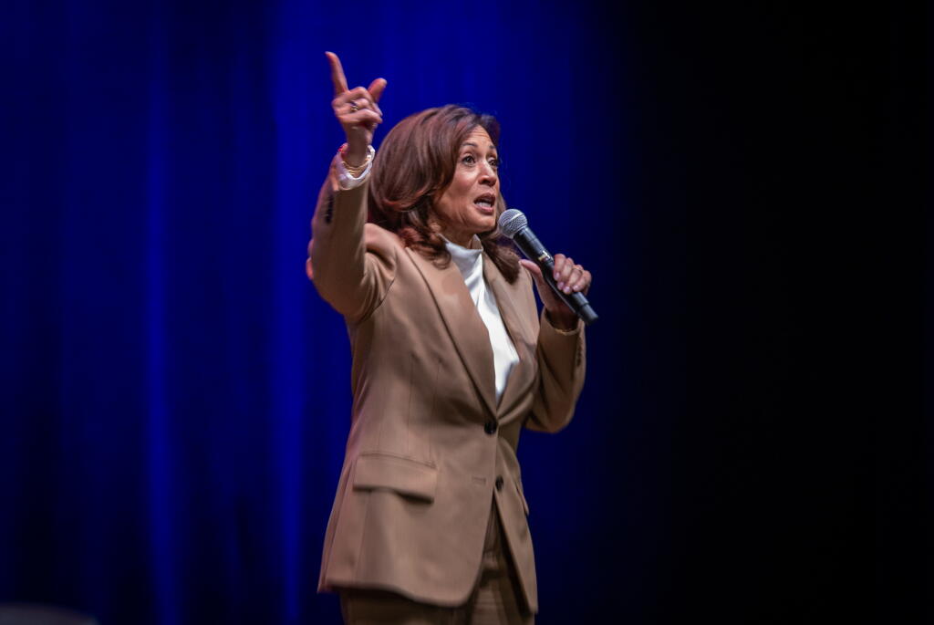 Los Angeles, CA - September 29: Former Vice President Kamala Harris speaks at the Wiltern on Monday, Sept. 29, as part of her book tour promoting "107 Days," he