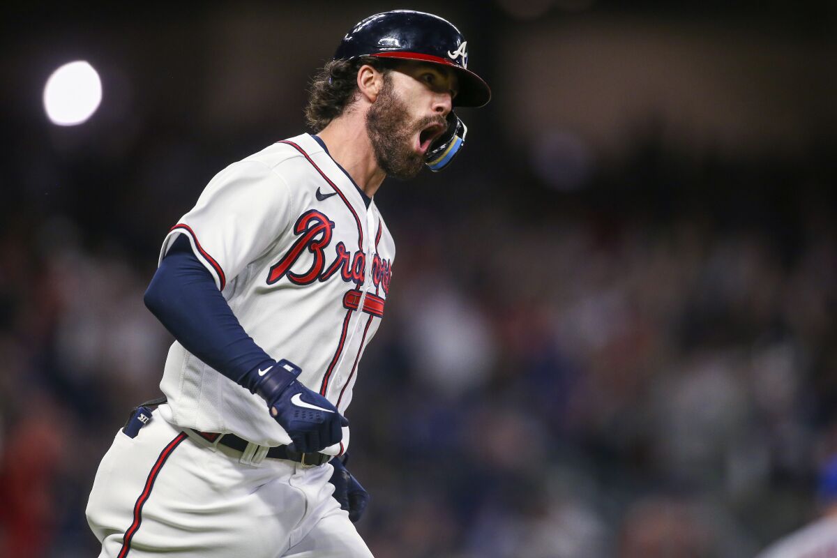 Dansby Swanson reportedly agrees to deal with Chicago Cubs - Los ...