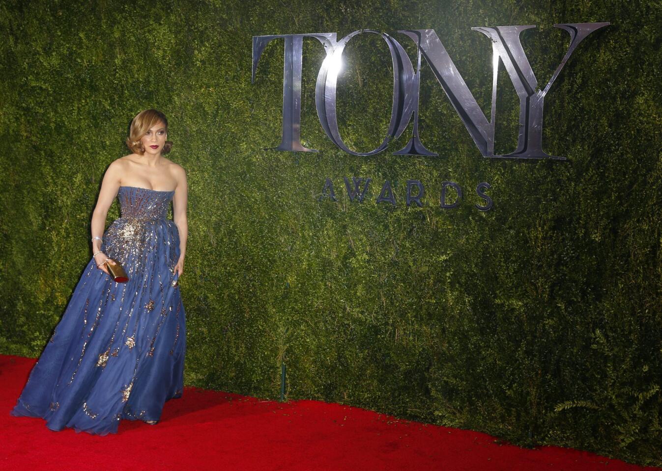 Jennifer Lopez arrives on the red carpet at the 2015 Tony Awards.