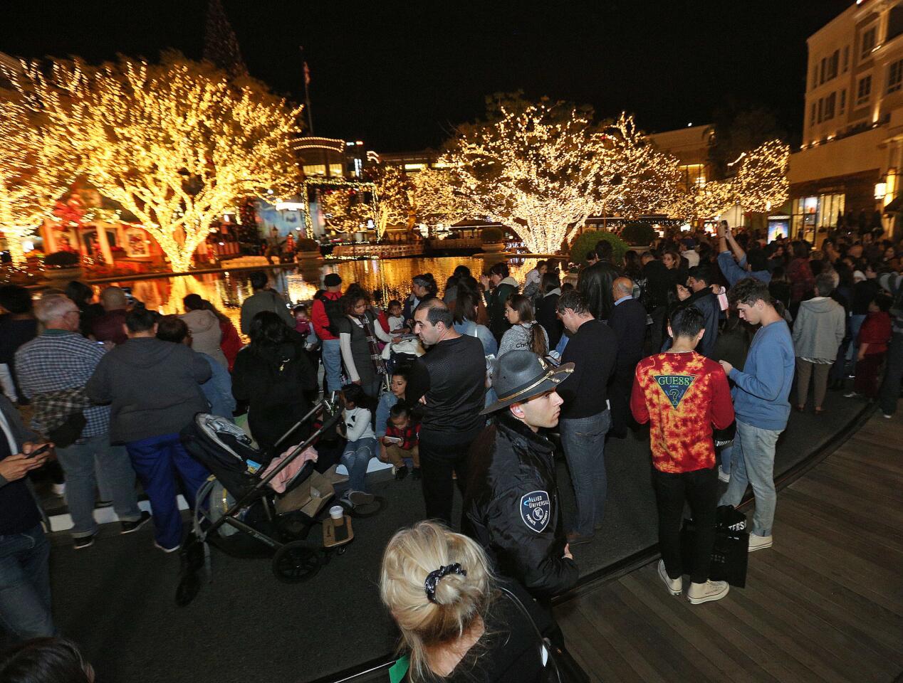 Photo Gallery: Annual Tree Lighting ceremony at Americana at Brand