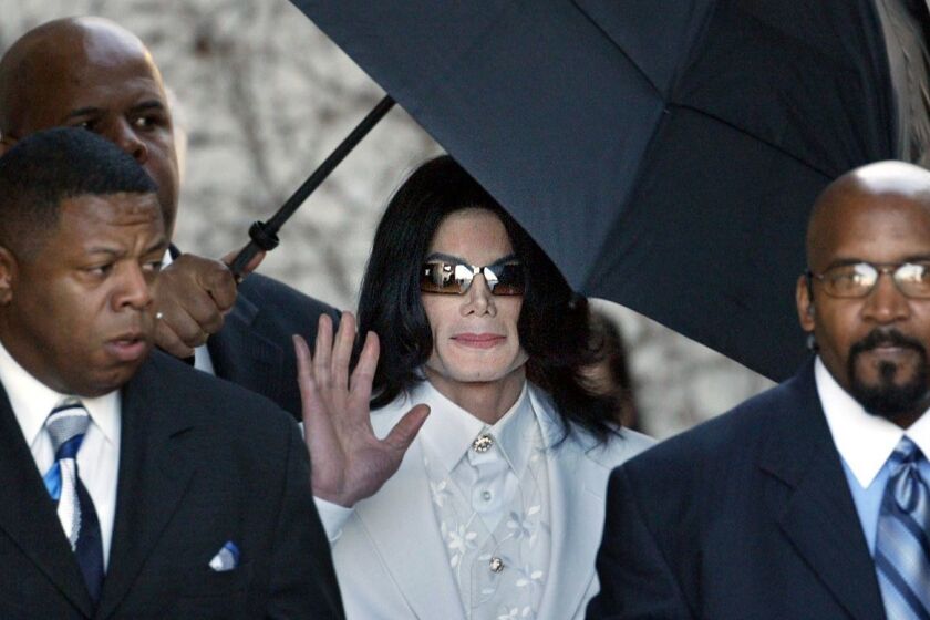Weiner, Spencer   Santa Maria, Ca.Pop singer Michael Jackson leaves court today at the end of court day. January 31 2005, Monday during first day of jury selection in Jackson's child molestation trial.