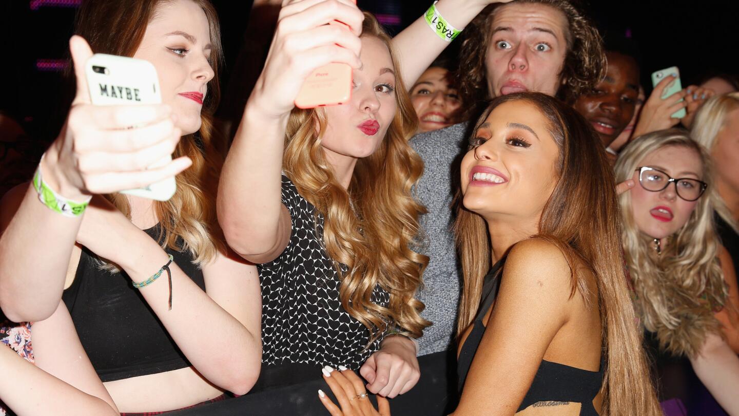 Celebrity selfies | Ariana Grande