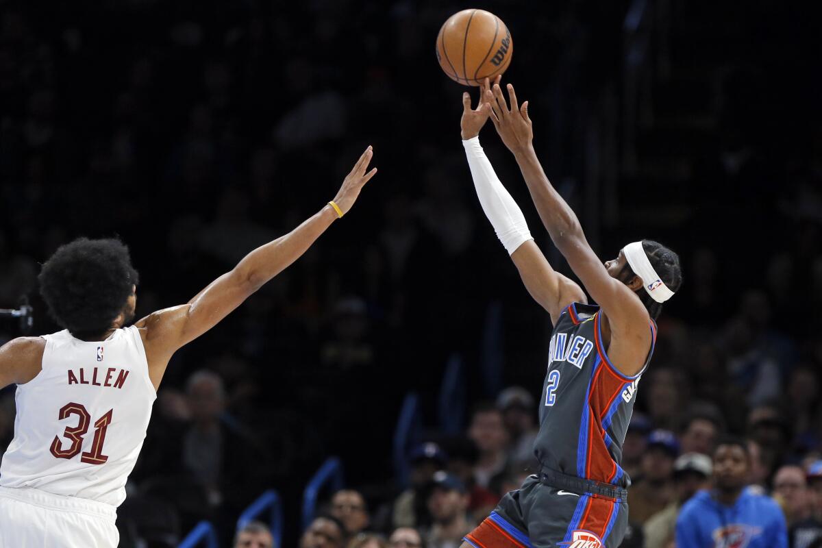 Gilgeous-Alexander has 35, leads Thunder past Cavs 112-100