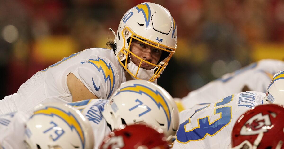 Will Chargers’ Justin Herbert play? Quarterback already proved he can throw with rib injury
