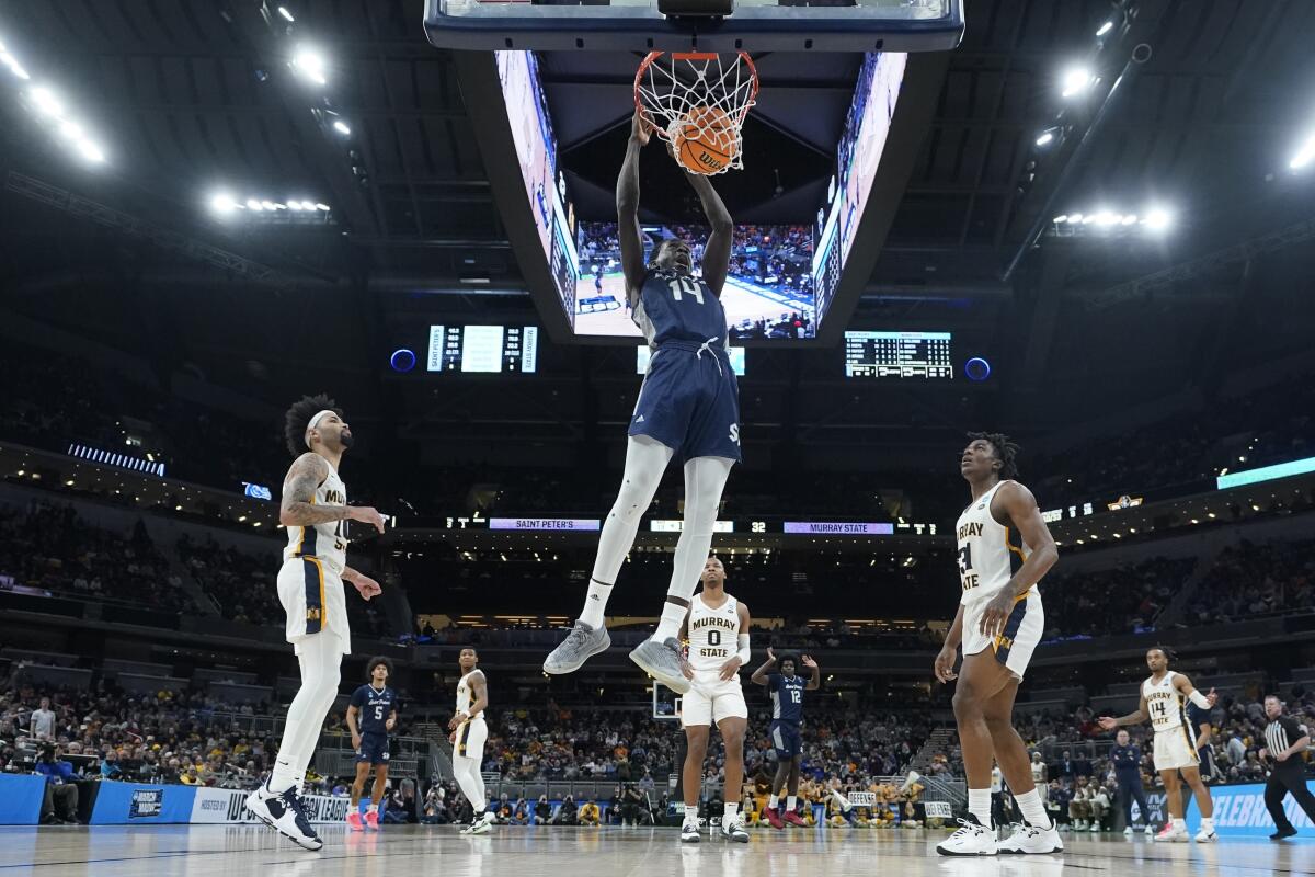 St. Peter's Hassan Drame dunks during a win over Murray State in the second round of the NCAA tournament on Saturday.