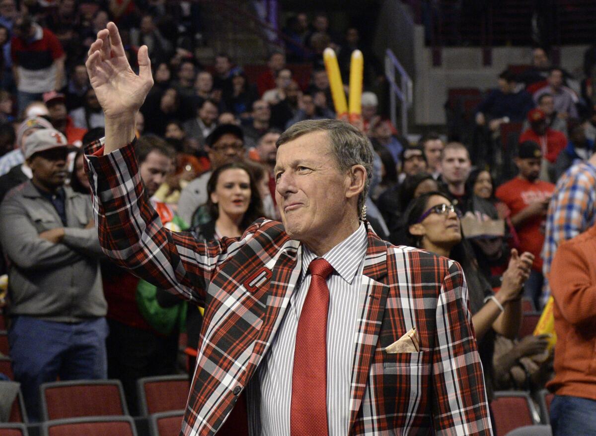 Craig Sager acknowledges the crowd in Chicago during a timeout in a game between the Bulls and Oklahoma City on March 5, 2015.