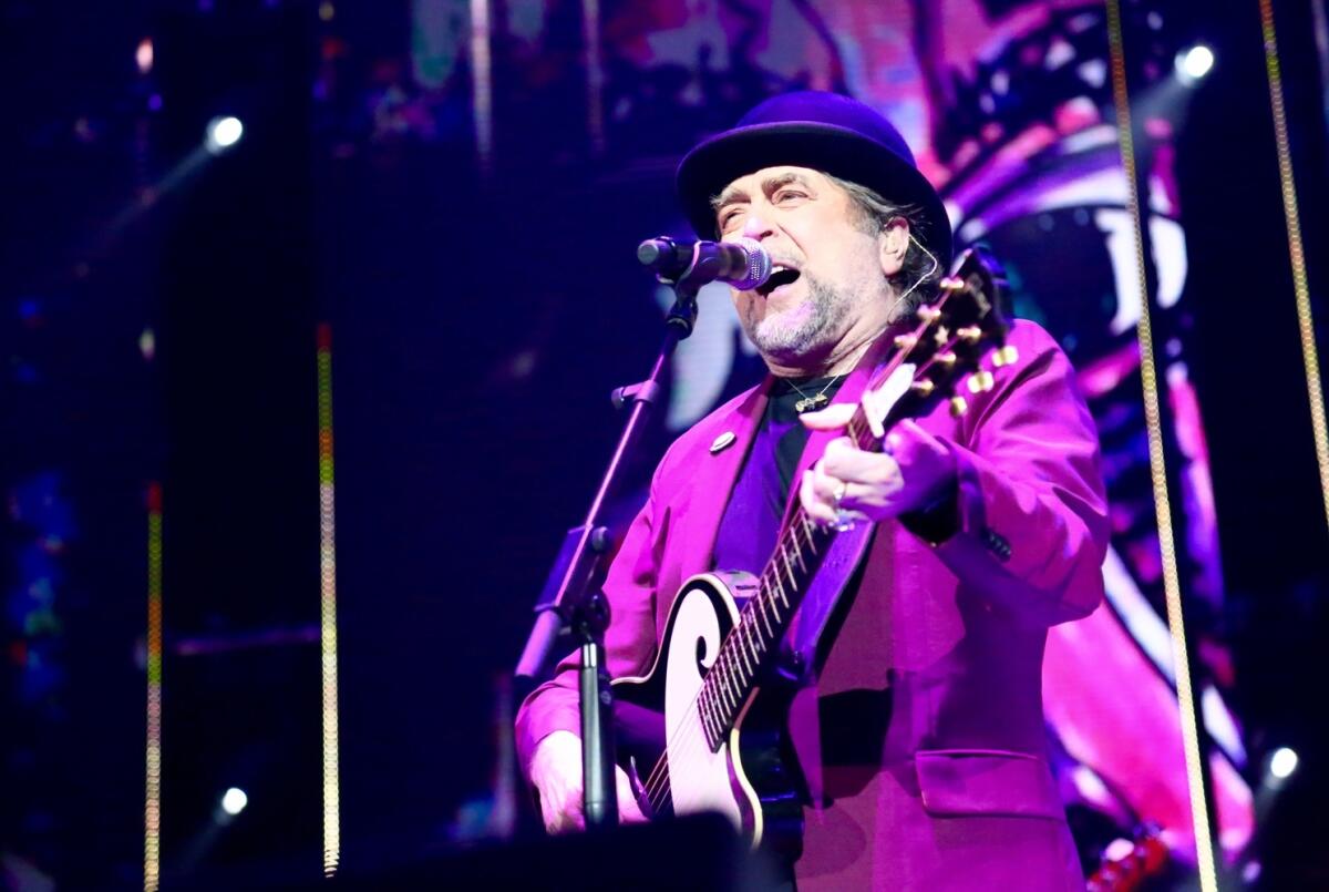 El compositor Joaquín Sabina no reveló cuándo se celebrará la boda.