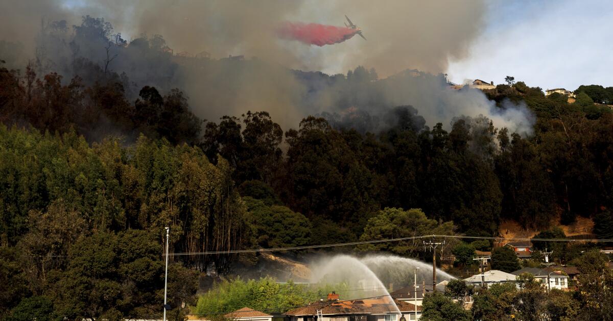 Weather conditions aid battles against fires in California