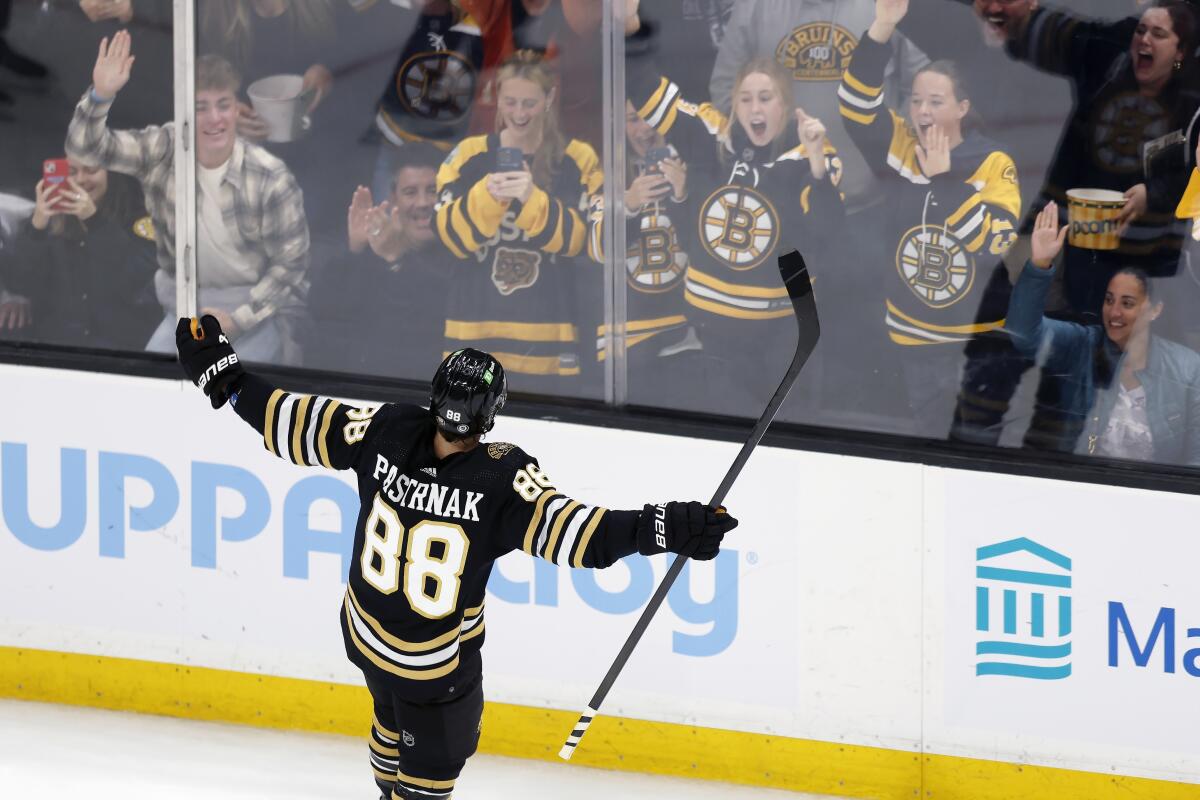 Pastrnak scores in OT as Bruins rally for road win over Stars