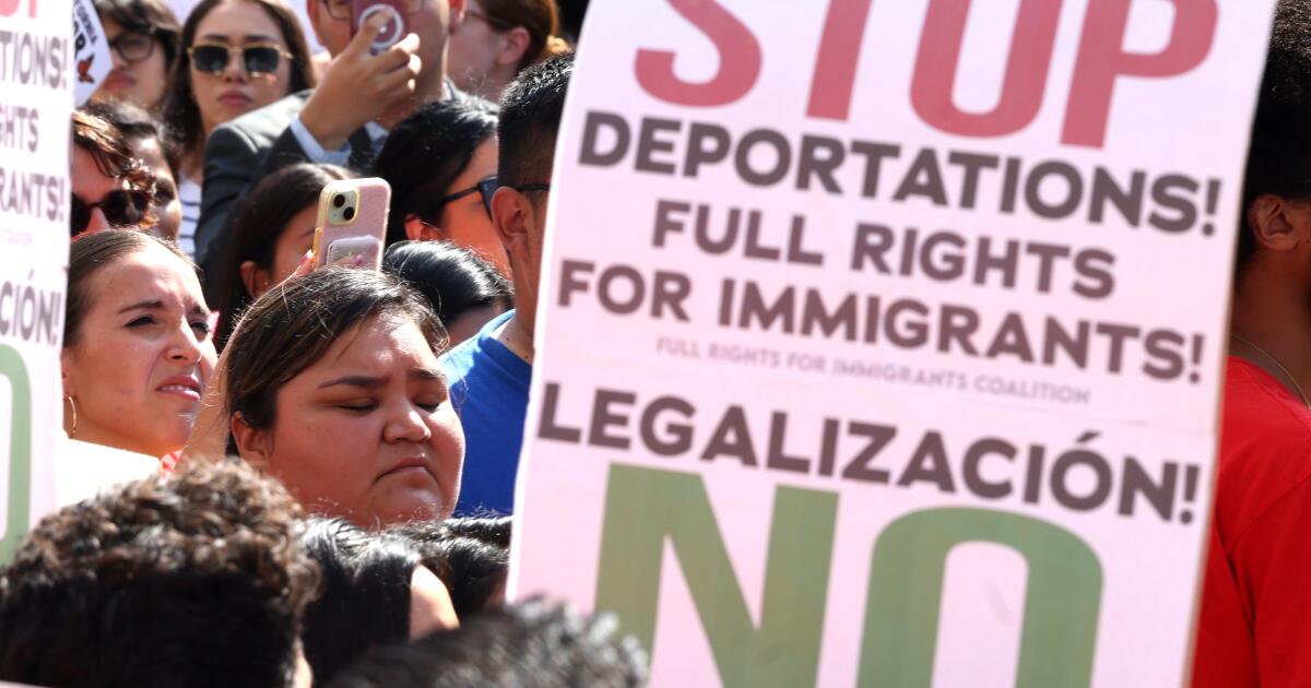 Dramatic LA ICE raid sparks protests, problems, anger Dramatic LA ICE raid sparks protests, problems, anger