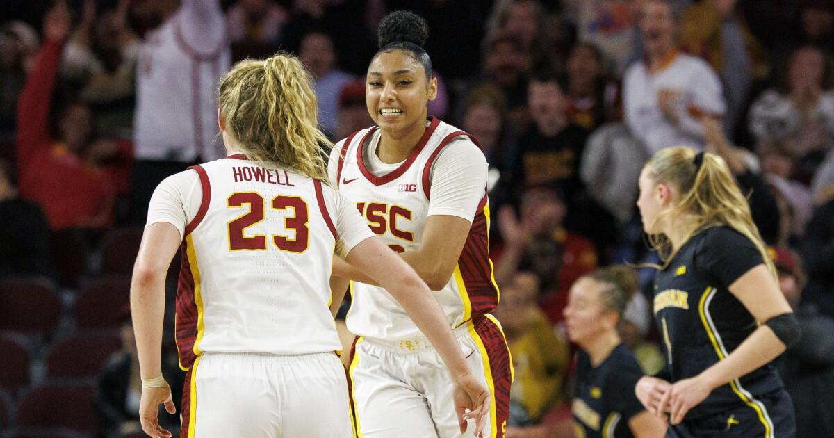 JuJu Watkins 和 Rayah Marshall 带领南加州大学女子队超越密歇根州 JuJu Watkins 和 Rayah Marshall 带领南加州大学女子队超越密歇根州