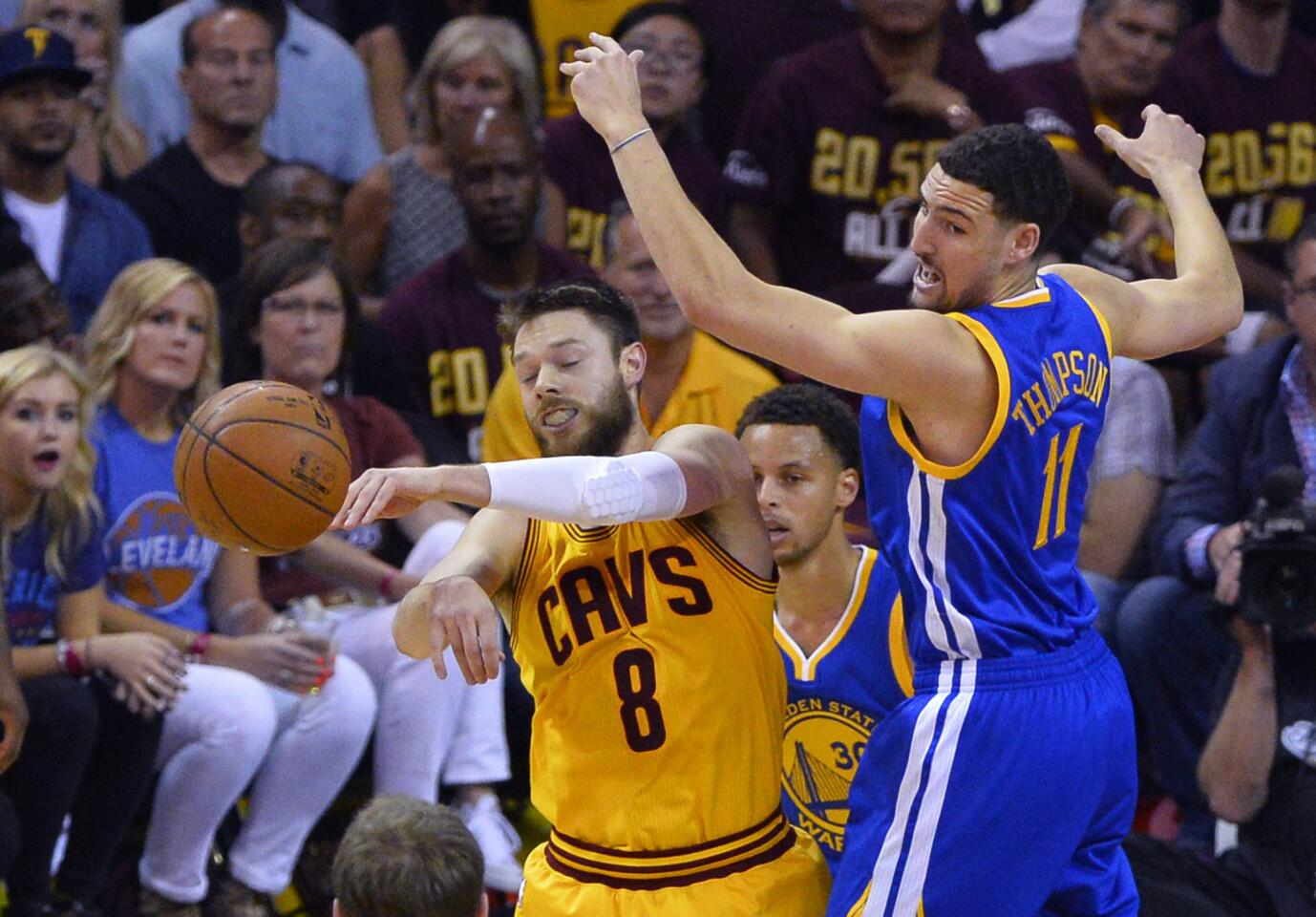 Matthew Dellavedova, Klay Thompson