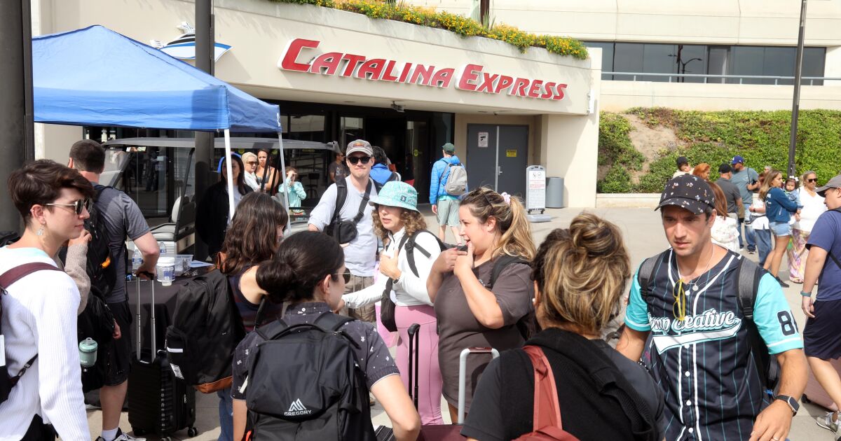 Before Hilary strikes, Catalina residents, visitors pack boats, evacuate