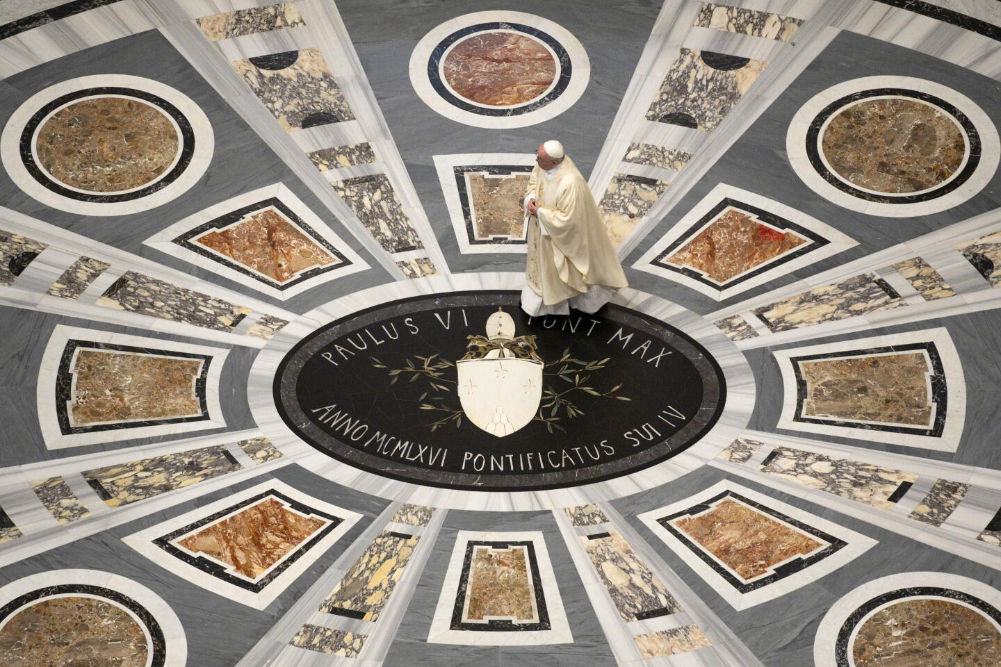 Vatican Mask The Vatican reopens for Mass for first time amid coronavirus - Los ...