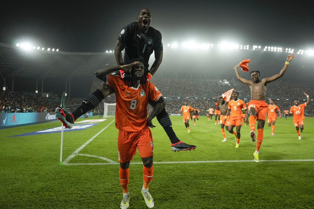 Host Ivory Coast beats defending champ Senegal on penalties to reach Africa  Cup quarters - The San Diego Union-Tribune