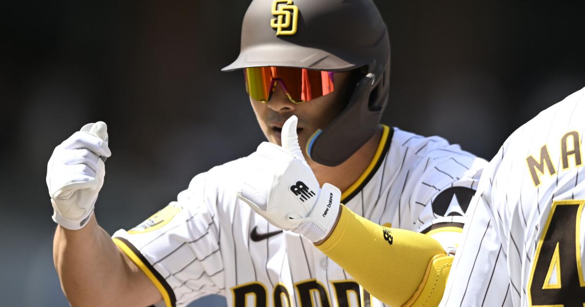 Cronenworth's big hit helps lift the Padres to a 6-4 win over Melvin's Giants