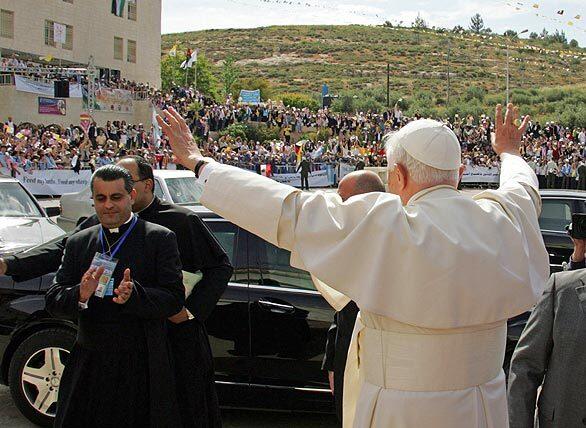 Pope Benedict XVI arrives in Jordan