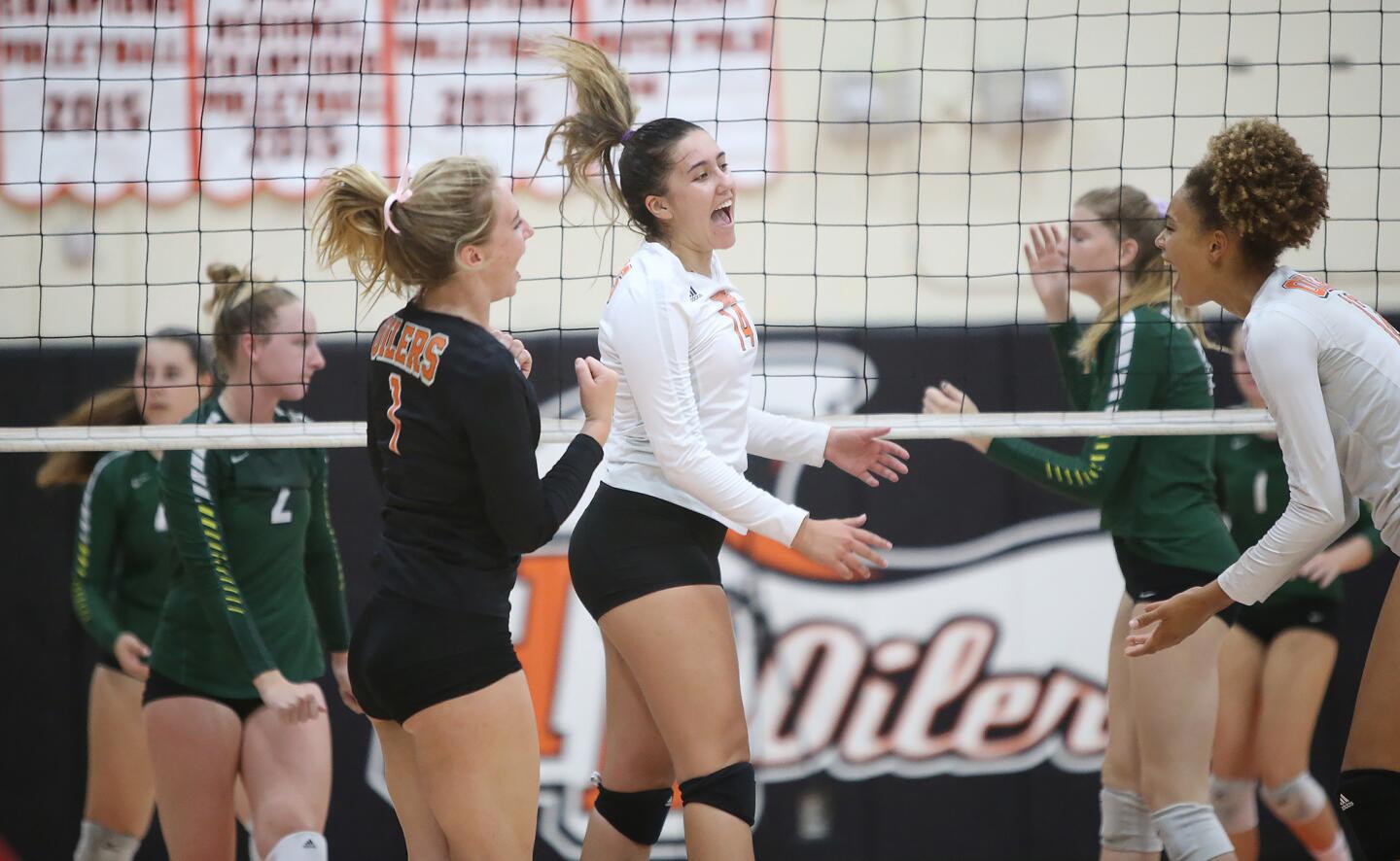 Photo Gallery: Edison vs. Huntington Beach in girls’ volleyball