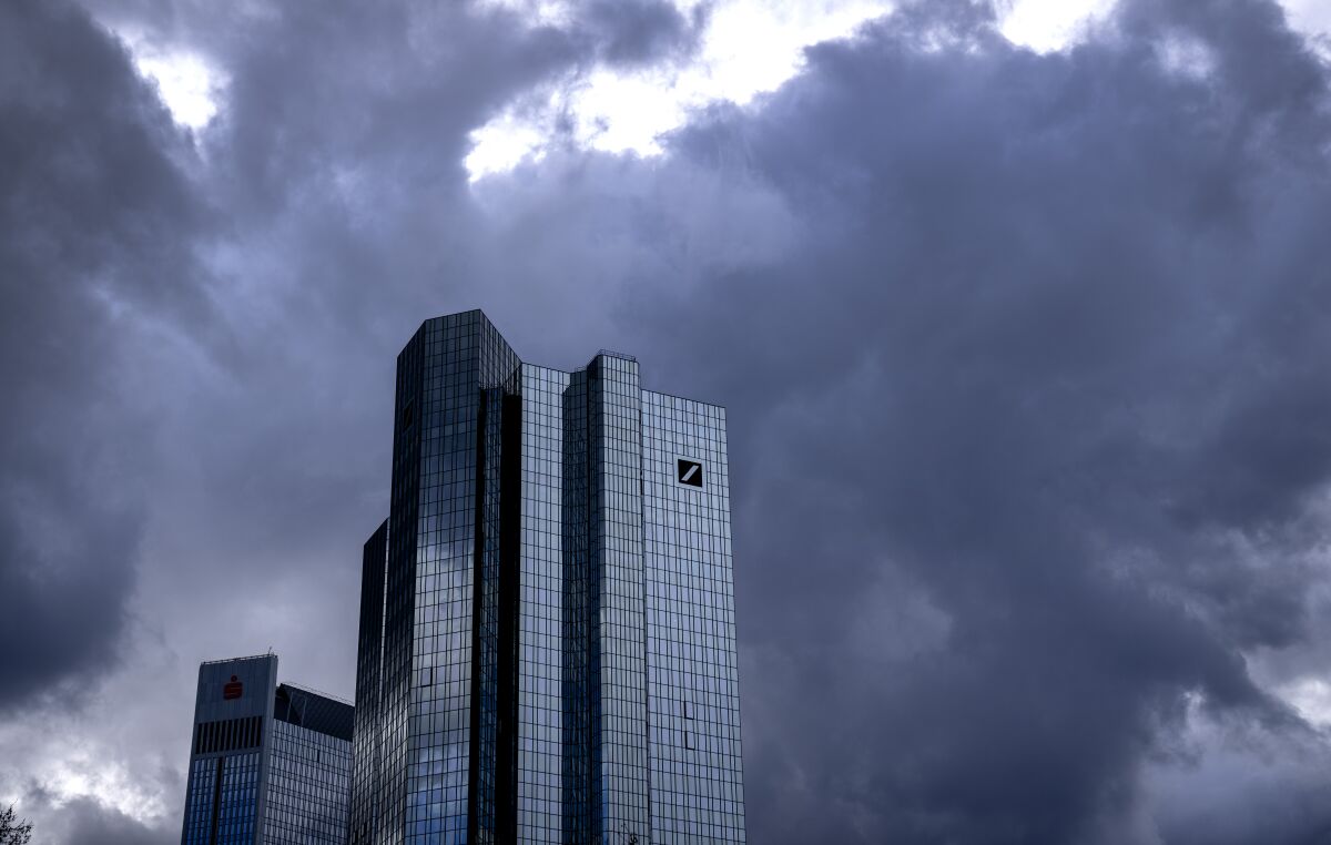 La sede del Deutsche Bank es mostrada en esta fotografía en Fráncfort, Alemania, el viernes 24 de marzo de 2023. (AP Foto/Michael Probst)