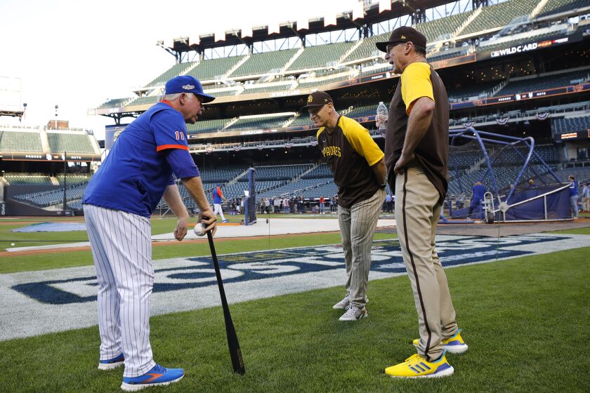FLUSHING MEADOWS, NY - OCTOBER 6: New York Mets manager Buck Showalter , left, and San Diego Padres manager Bob Melvin shake hands during a practice at Citi Field on Thursday, October 6, 2022 in Flushing Meadows, NY. (K.C. Alfred / The San Diego Union-Tribune)
