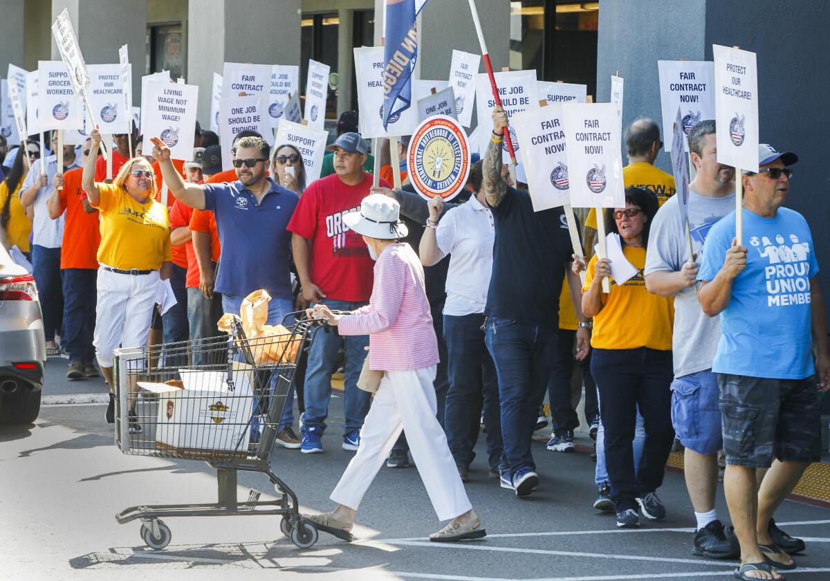 Grocery workers rally