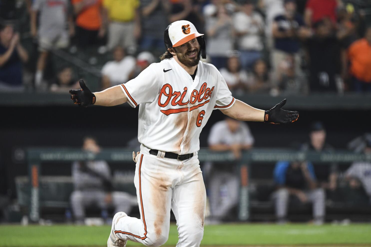 Mullins hits 3-run homer in 9th to lift Orioles to 8-7 win over Astros