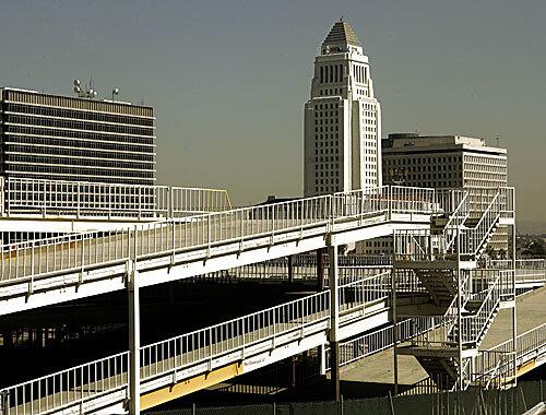 Watch the Video: Election Song: "The Distance" (made popular by Cake) Ford car(s) featured: Edge L.A. location: Los Angeles City Hall Exterior Park The first "American Idol"/Ford music video was shot right here in front of Los Angeles City Hall, which happens to be across the street from the L.A. Times building. The premise seemed to be timed with the presidential primaries and had each of the Idols running for office. Several black Ford Edges were lined up along Spring Street, complete with Secret Service agents straight out of central casting.