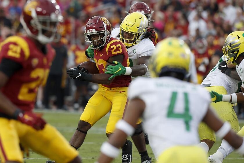 LOS ANGELES, CALIF. - OCT. 19, 2019. USC tailback Kenan Christon looks for room to run against Oregon in the second quarter at the Coliseum on Saturday night, Niov,. 2, 2019. (Luis Sinco/Los Angeles Times)