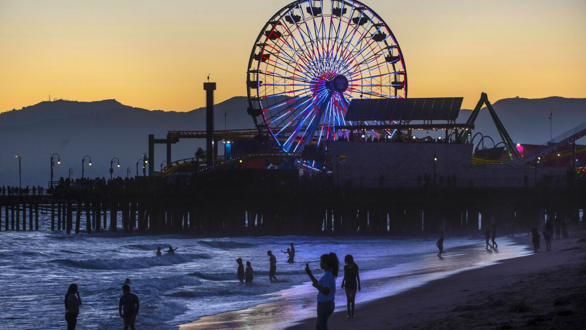 Santa Monica Ferris wheel will count down to 2023 display - Los Angeles Times