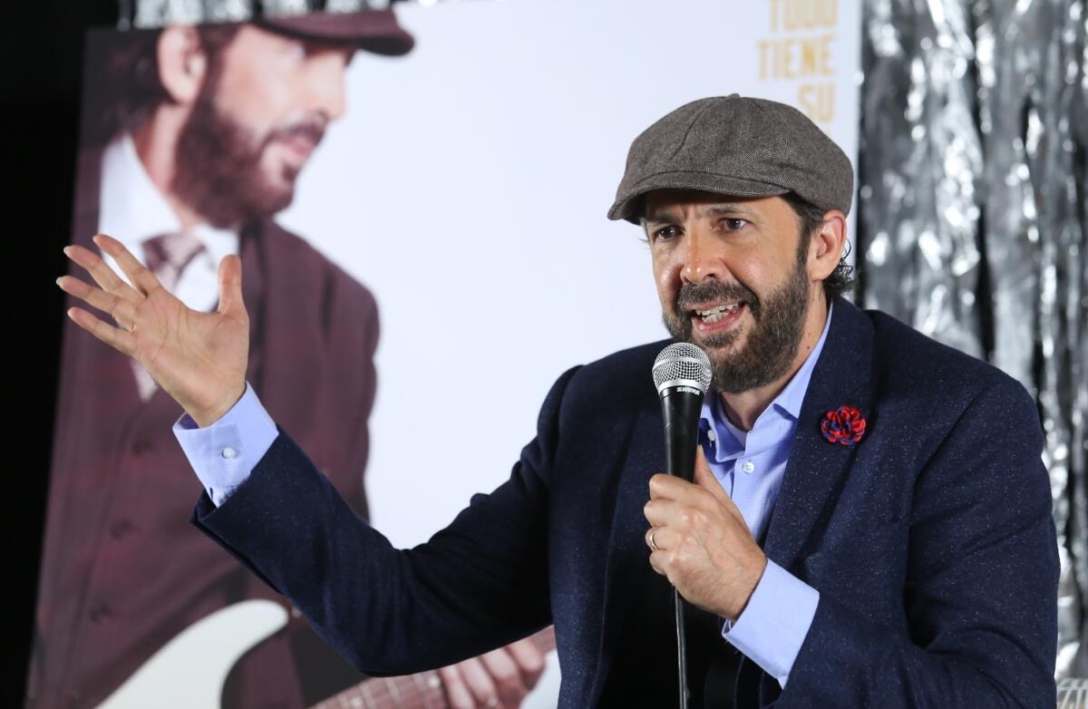 Esta es una imagen del cantautor dominicano Juan Luis Guerra.